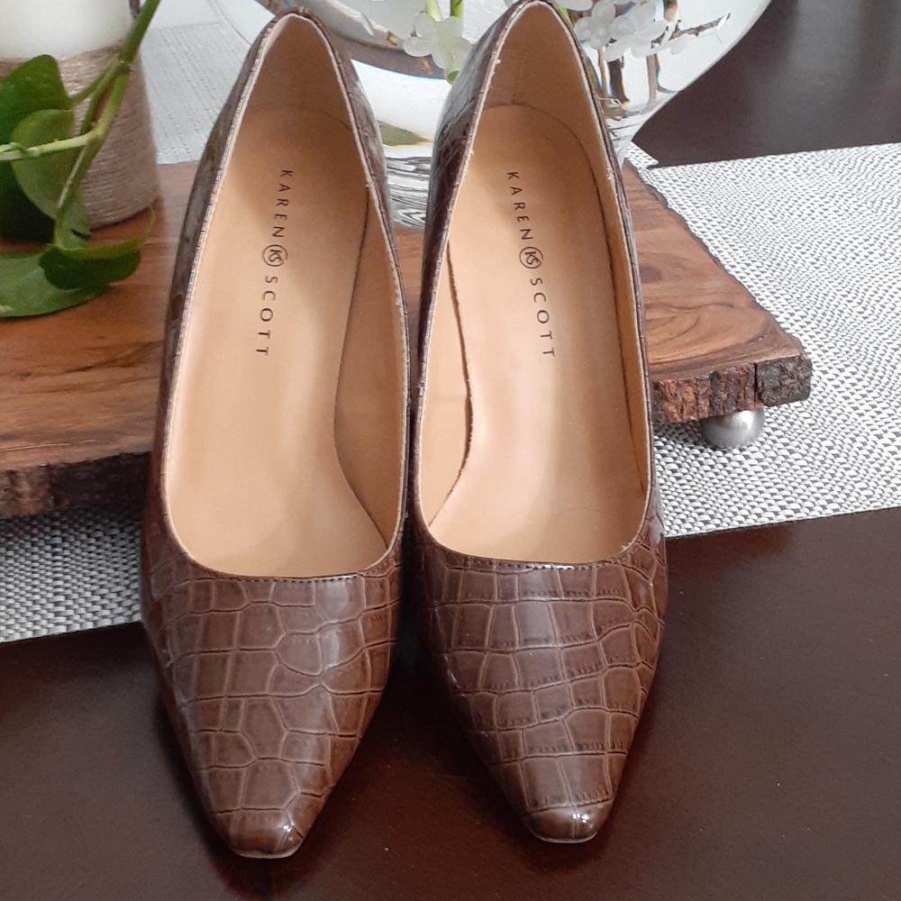 Shoes - Picture 2 of 5